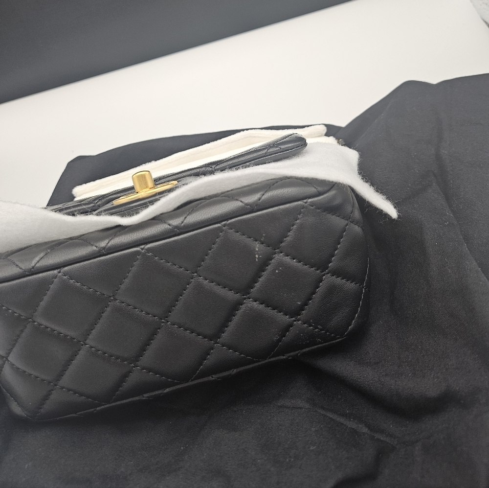 Excellent condition 2022 authentic Chanel 22B square mini Pearl Crush - Picture 16 of 17